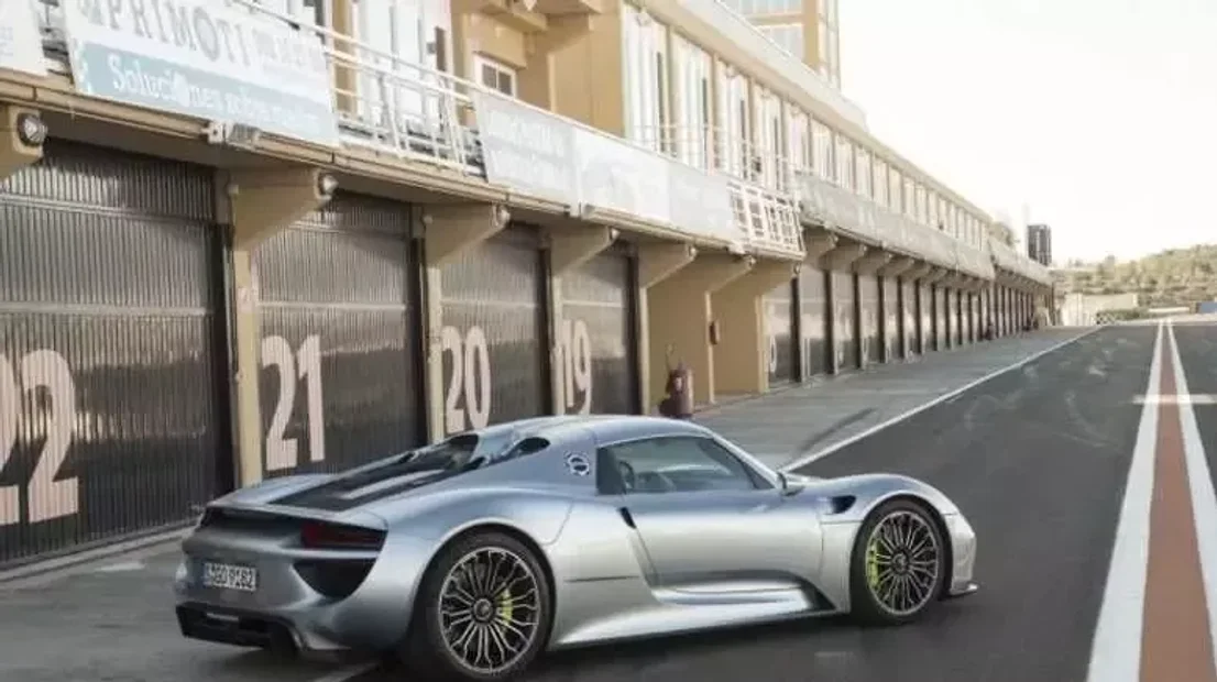 gtspirit-2014-porsche-918-