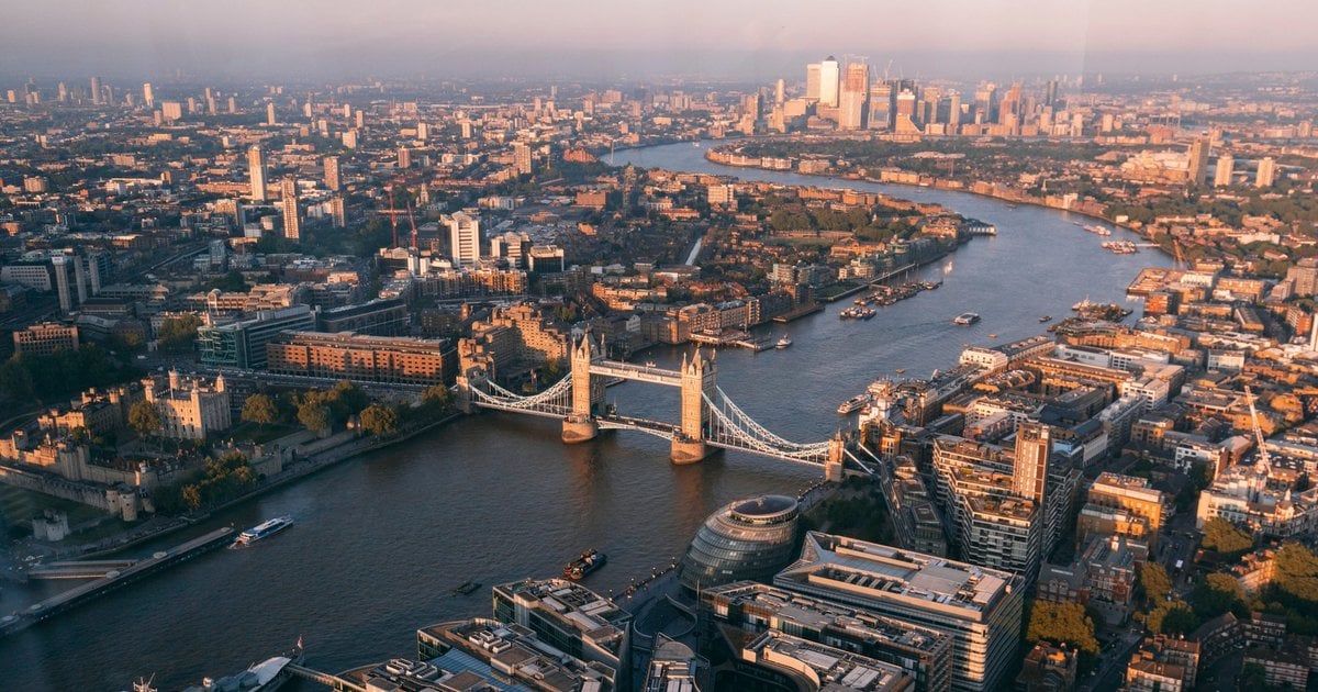 Bloomberg: How London Finance Workers Teach Themselves AI