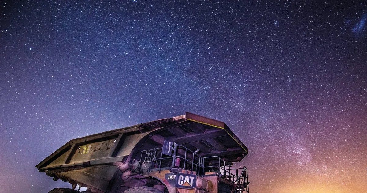 Autonomous Trucks & EV Boats: This Week's Top EV Stories | EV Magazine