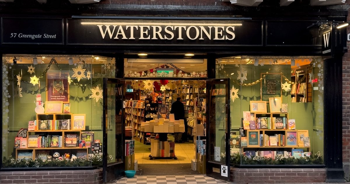 Waterstones CEO’s Stance on the AI Book Debate