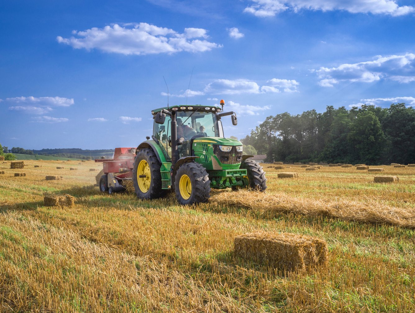 VIDEO  John Deere shows autonomous electric tractor - Future Farming