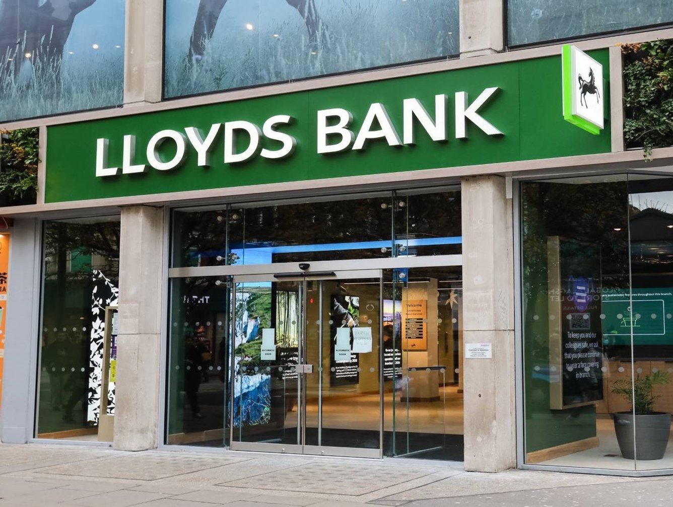 Blockchain Finance: How is Lloyds Inspiring Banks to Adapt? | FinTech  Magazine