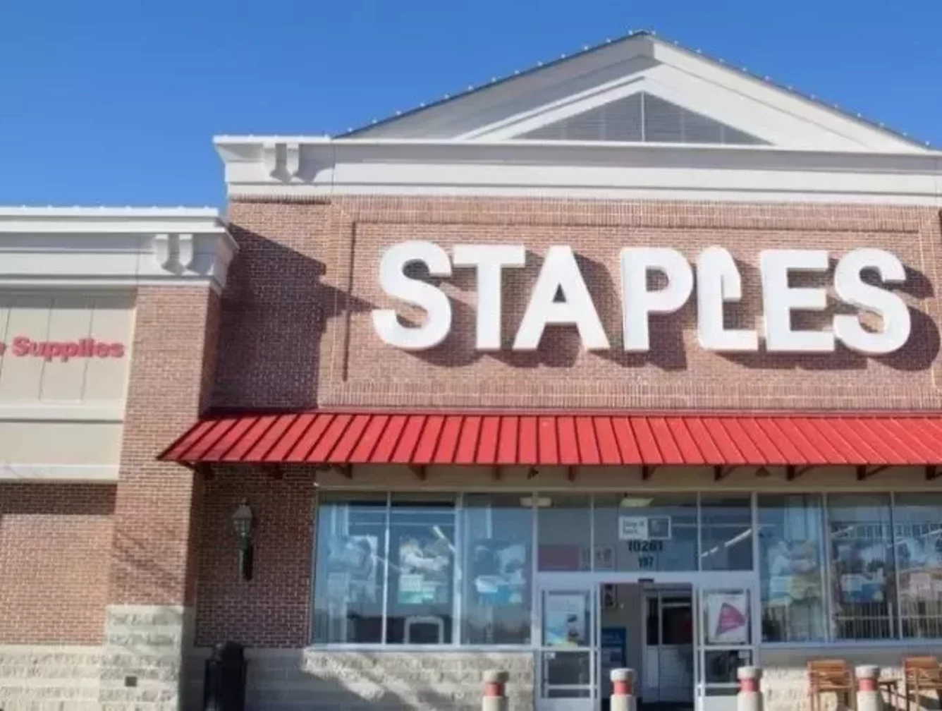 Staples store at Parham Plaza closing