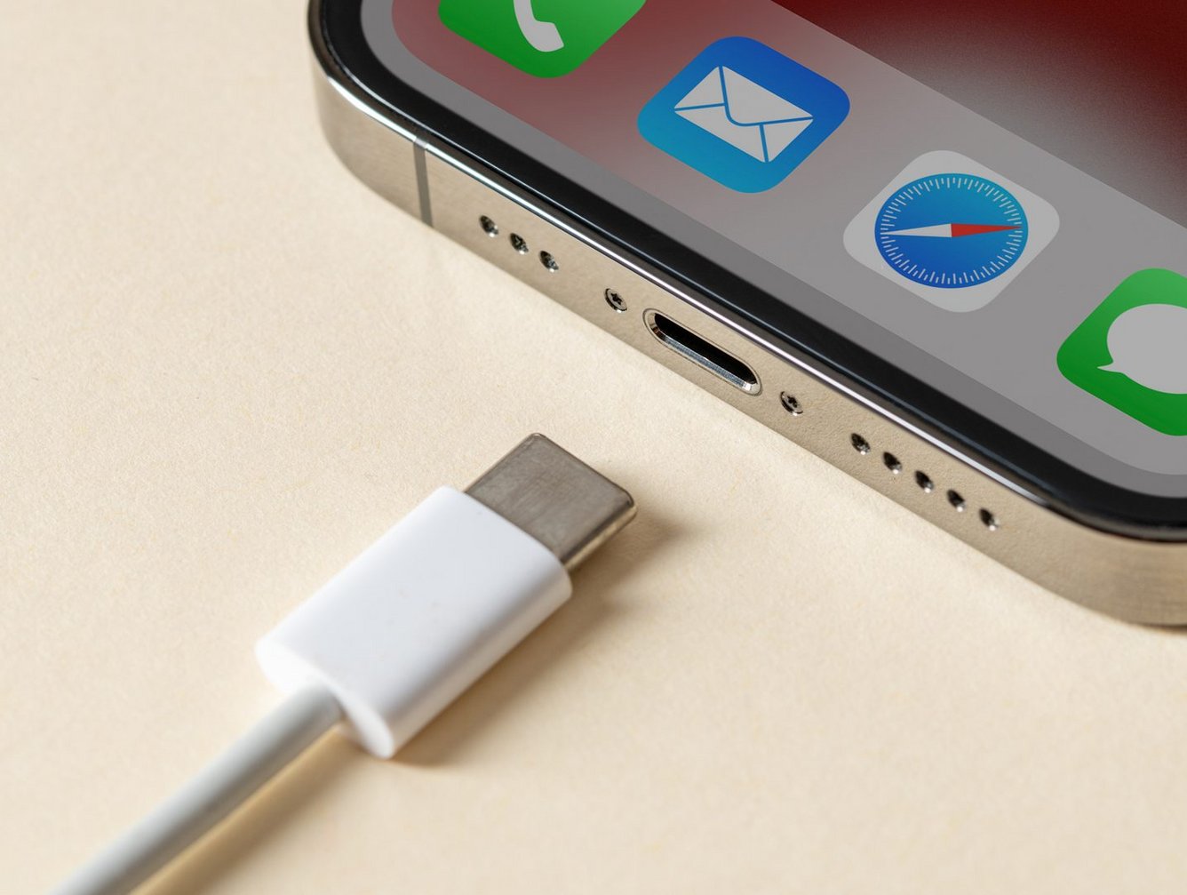 First Look at iPhone 15's Included USB-C Cable: Unveiling New Craftsmanship  and Design - Chargerlab