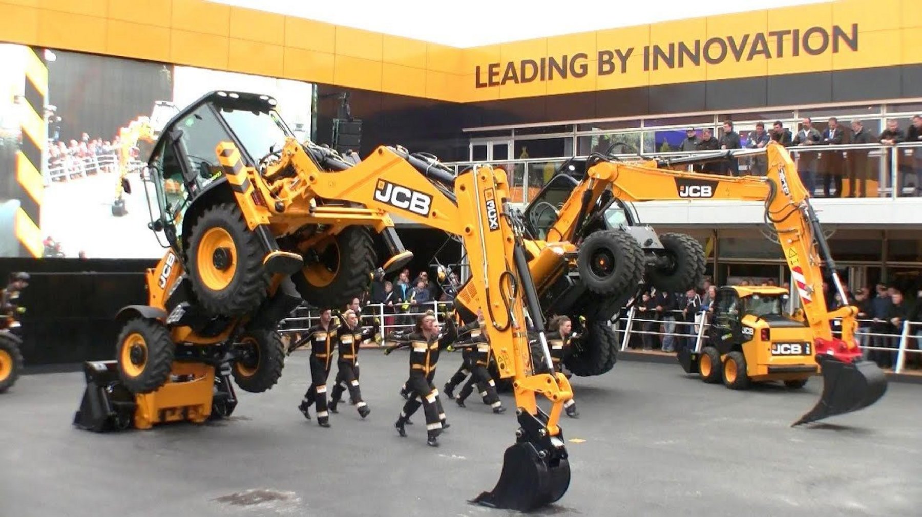 The Fantastic JCB Dancing Digger Show @ Bauma 2013 | Mining Digital