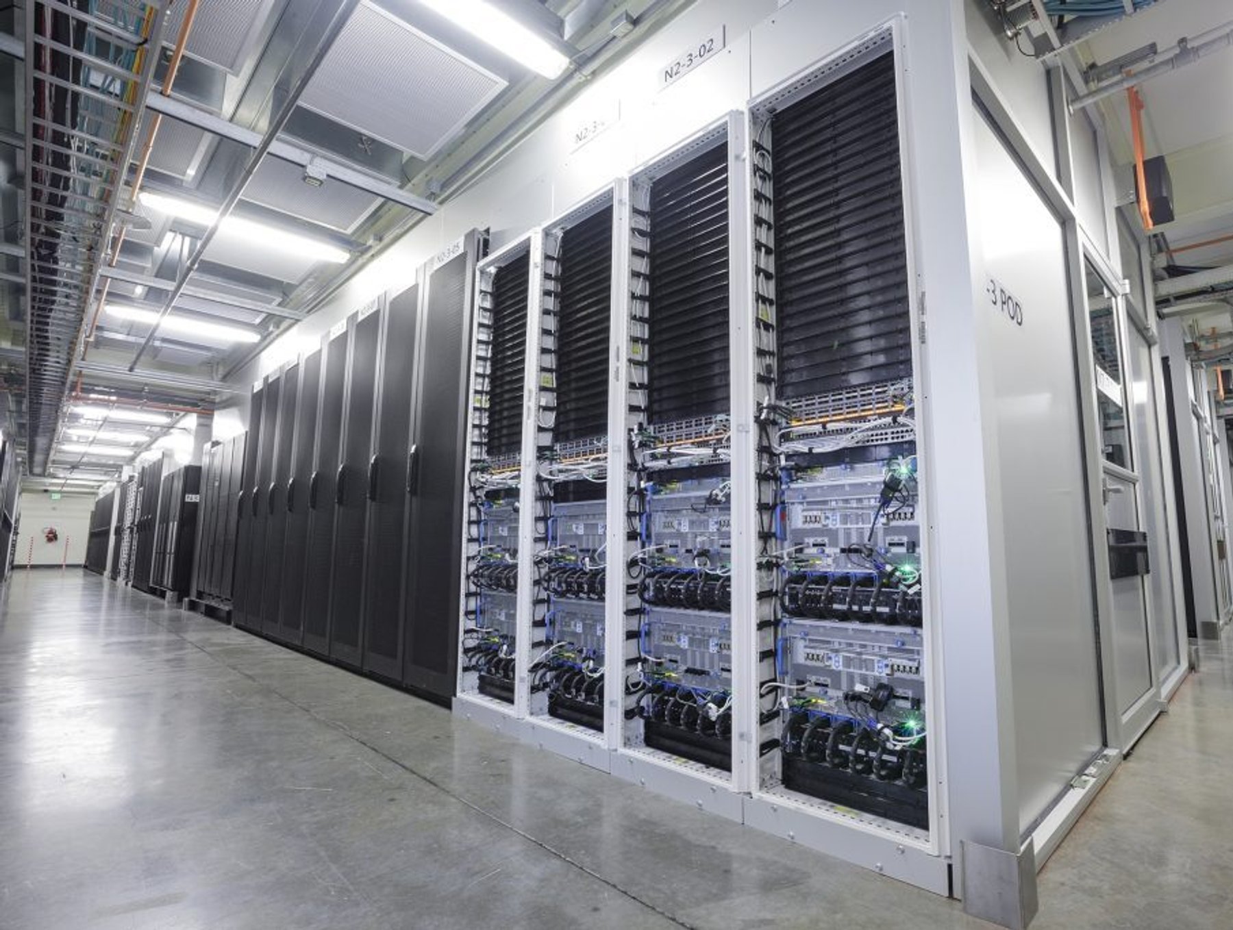 コンピュータ・IT Datacenter Connectivity Technologies Microsoft Unveils Zero-Water Cooling for AI Data Centres | Data