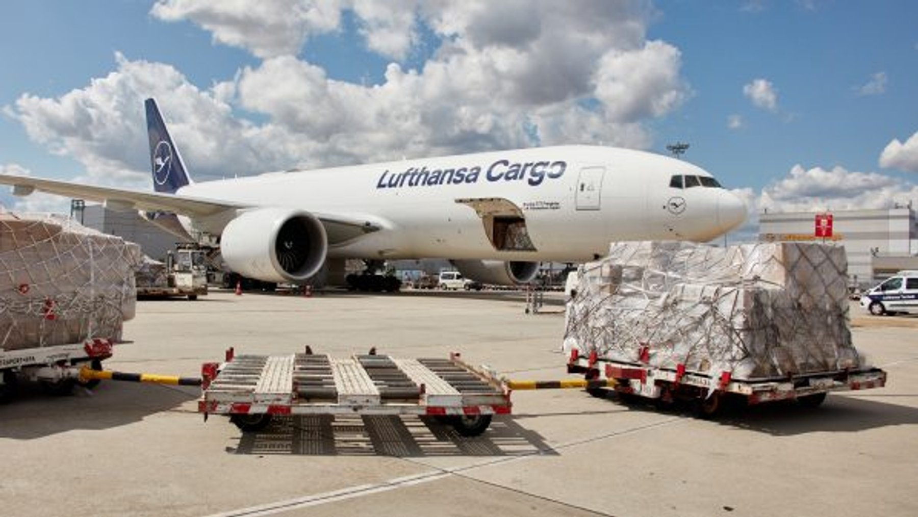 Aviation: SHEIN & Lufthansa Cargo's Low CO₂ Freight