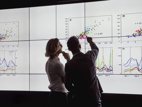 洋書 LEADING CTOs Top 10 CTOs in EMEA | Technology Magazine