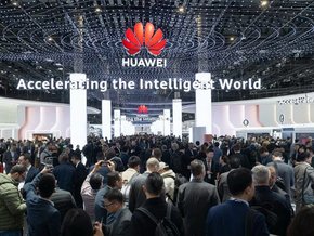 Huawei booth MWC 2025
