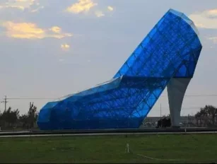 6 iconic buildings made from glass