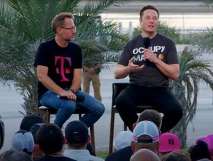 T-Mobile and SpaceX announce satellite service partnership