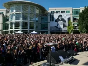 Apple Employees Close Stores and Remember Steve Jobs