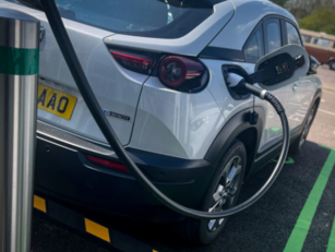 UK electric charging costs jump £4 due to energy crunch