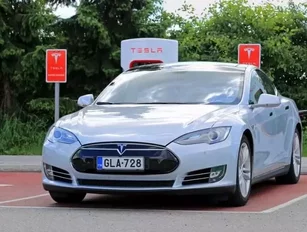 Tesla strives to improve Autopilot system