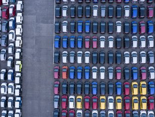 Car industry sanctions Russia & supports Ukrainian workers