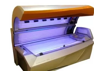 Model agencies in UK ban models from using sunbeds