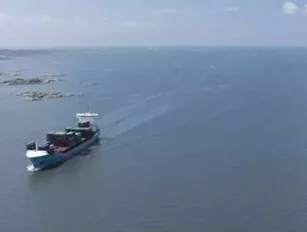 SHOCKING VIDEO: Container ship does 40 degree roll in North Atlantic