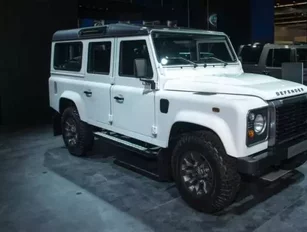 How the iconic (soon to be discontinued) Land Rover Defender is made