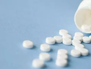Who will be affected if Health Canada lowers the maximum dosage of acetaminophen?