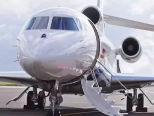 Bombardier to offer business customers in-air connectivity
