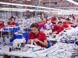 A new report says countries such as the UK and USA are seeing higher risk for critical violations, in part due to a rise in the exploitation of foreign migrant workers.