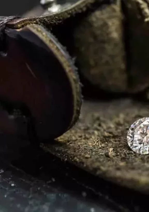 De beers tracks diamonds discount through supply chain using blockchain