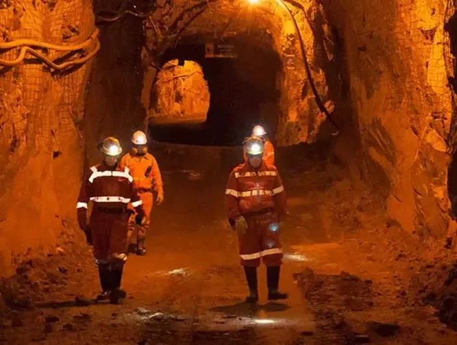 Paypoq va etiklarning porno fotosuratlari