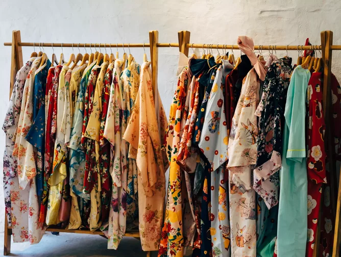 Vintage and outlet second hand clothing