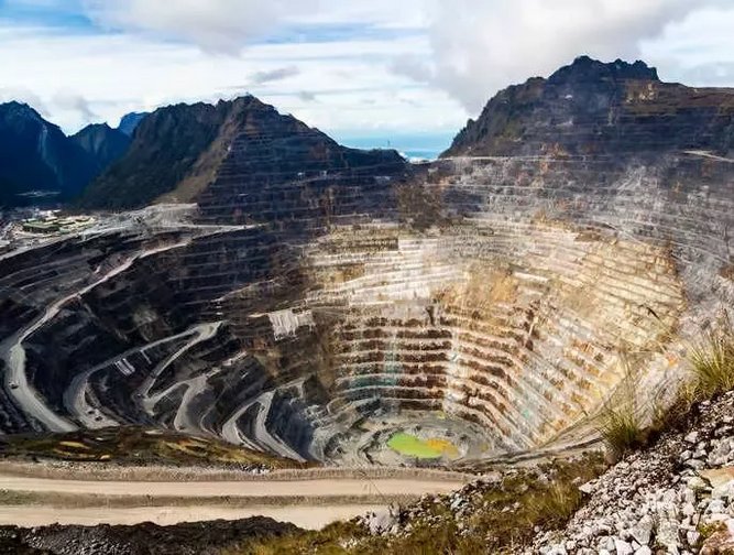 Freeport McMoRan and Rio Tinto to sell majority stake in Grasberg mine ...