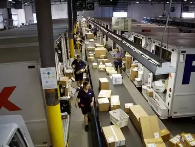 USA運輸会社FedEx Track & Ship Online or Find Nearby Locations | FedEx