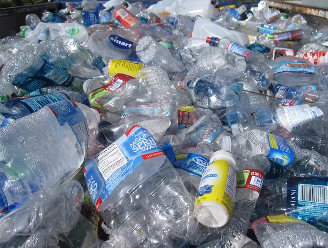 One way to cut plastic pollution: Bottled water in aluminium