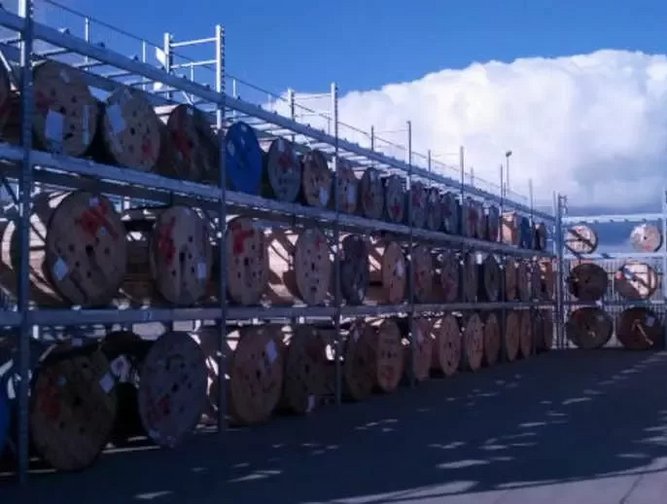 Increased cable drum storage capacity using adjustable pallet racking