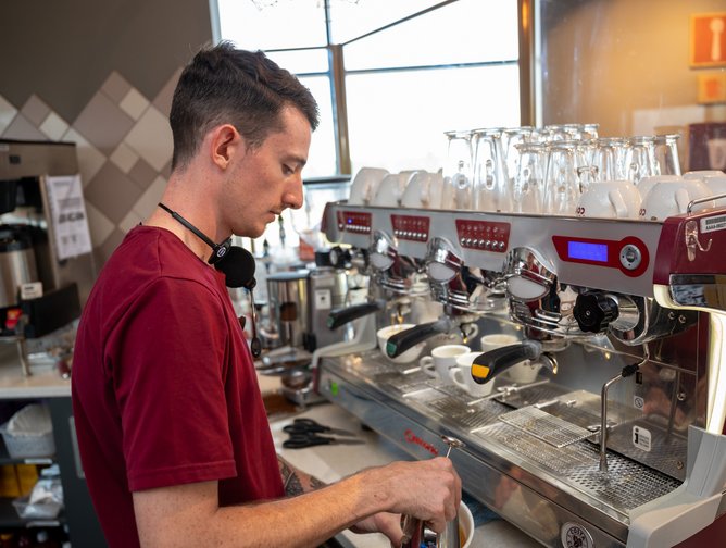 Costa coffee outlet maker