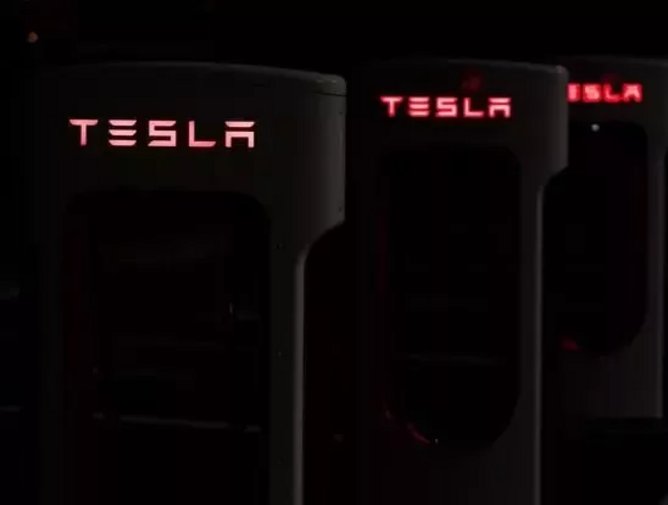 Tesla will install the world’s largest lithium ion battery in South ...