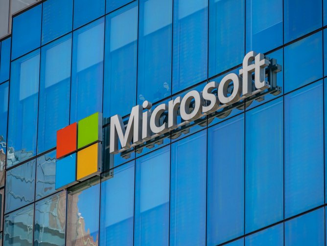 Microsoft confirms ‘multibillion-dollar’ OpenAI investment | Technology ...