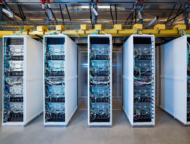 How are Companies Pioneering Data Centre Zero Water Cooling? |  Sustainability Magazine