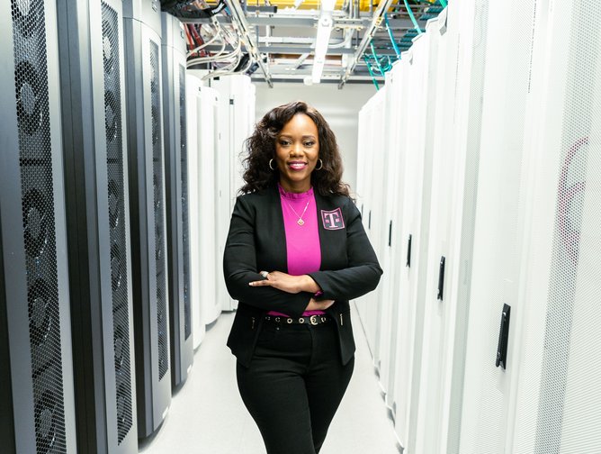 Edwige Robinson Mobile Magazine