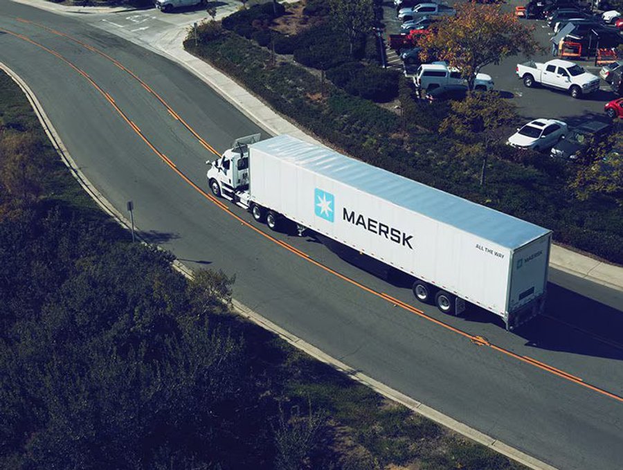 white-truck-with-maersk-logo-